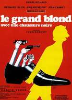 LE GRAND BLOND AVEC UNE CHAUSSURE NOIRE